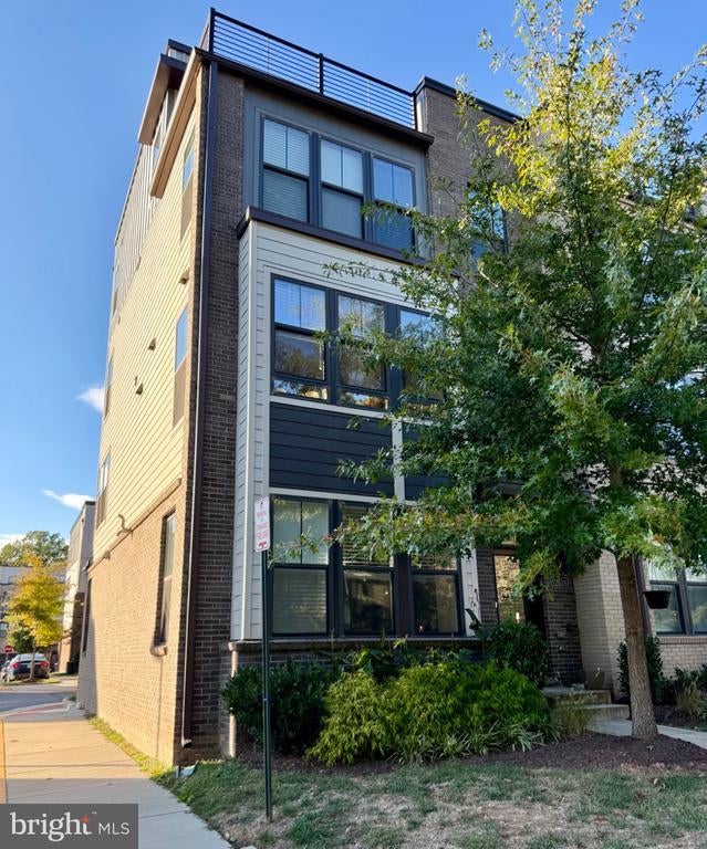 12028 N Shore Dr, Reston