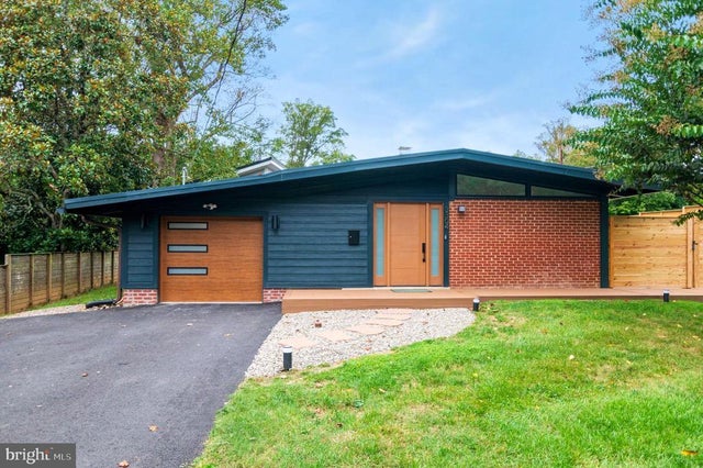 3304 Brandy Ct, Falls Church