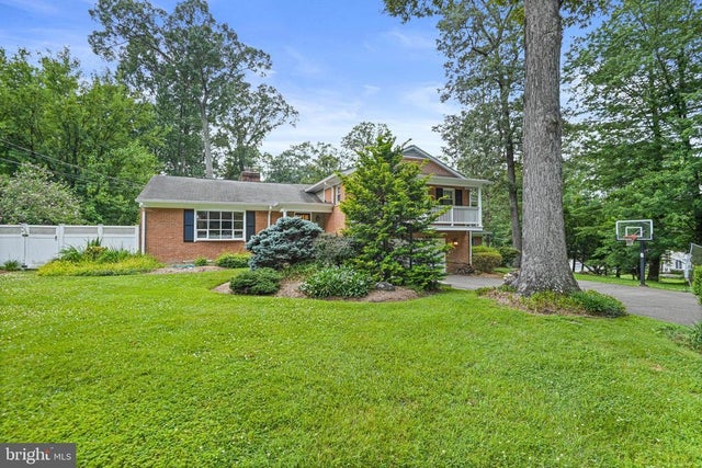 8633 Janet Ln, Vienna