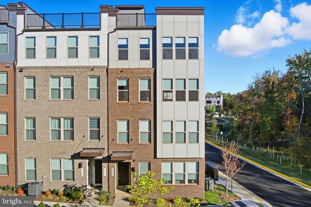 2490 Connector Aly, Herndon