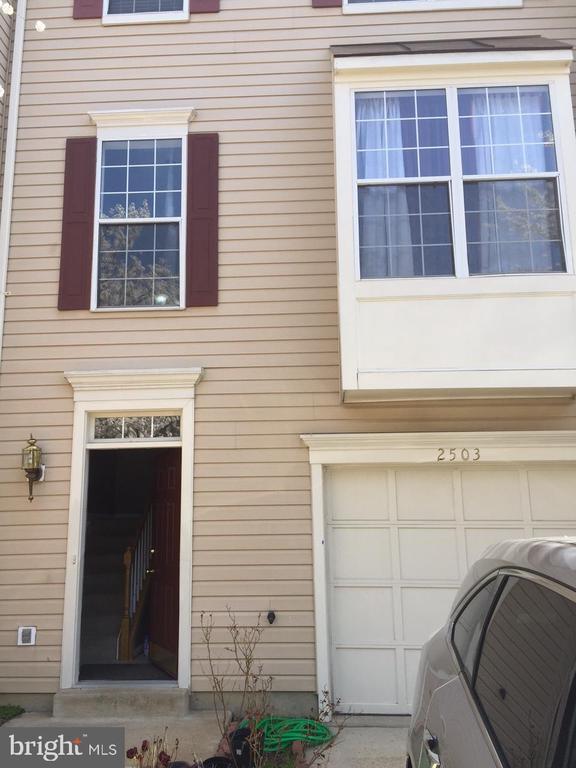 2503 Clover Field Cir, Herndon