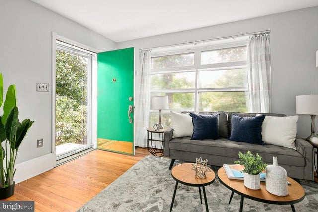 6381 Lakewood Dr, Falls Church