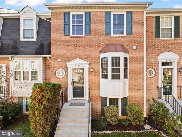 6751 Cardinal Woods Ct, Lorton