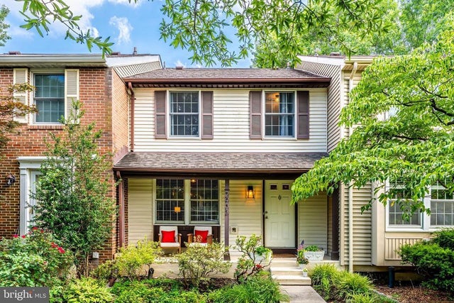 2903 Bridgehampton Ct, Falls Church