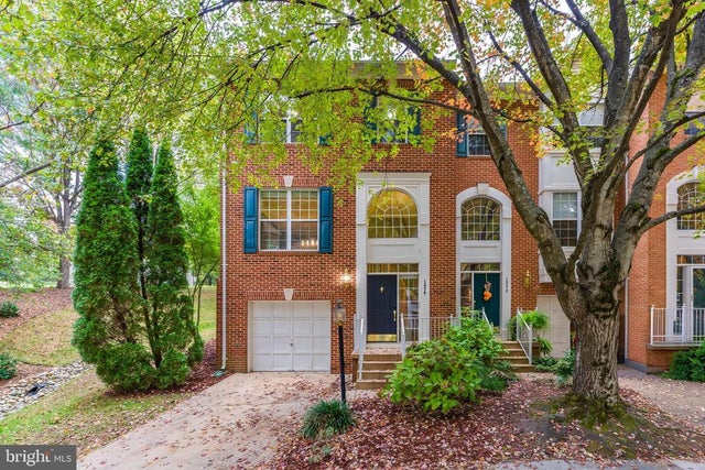 1274 Wild Hawthorn Way, Reston