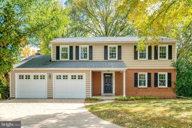 6031 Mayfair Ln, Alexandria