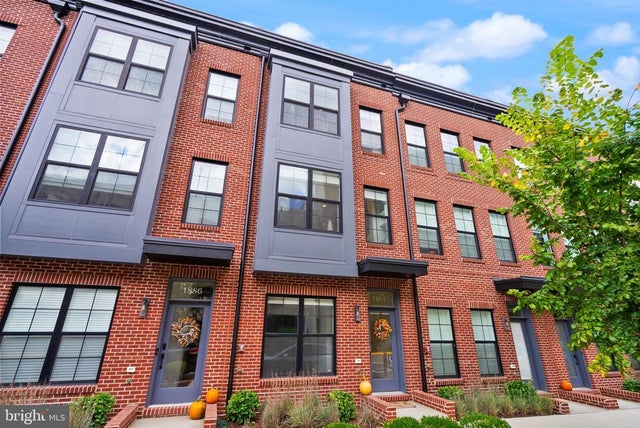 1884 Michael Faraday Dr, Reston