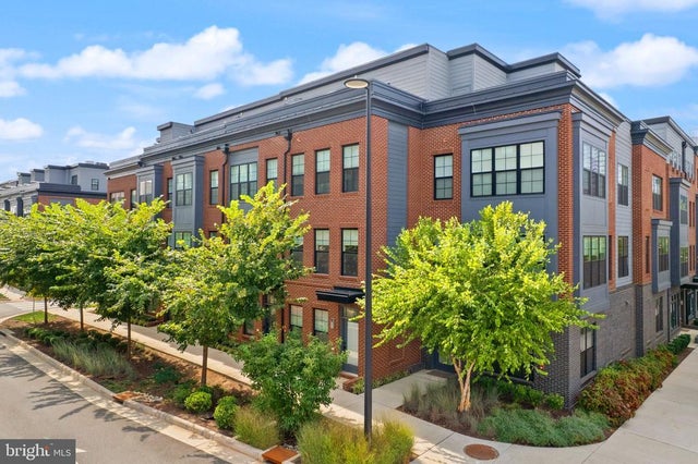 1862 Michael Faraday Dr, Reston