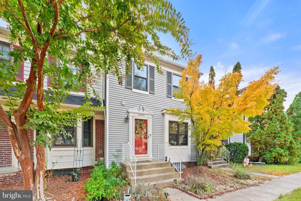 8605 Western Oak Dr, SPRINGFIELD