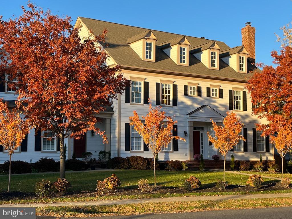 904 Locust St, HERNDON