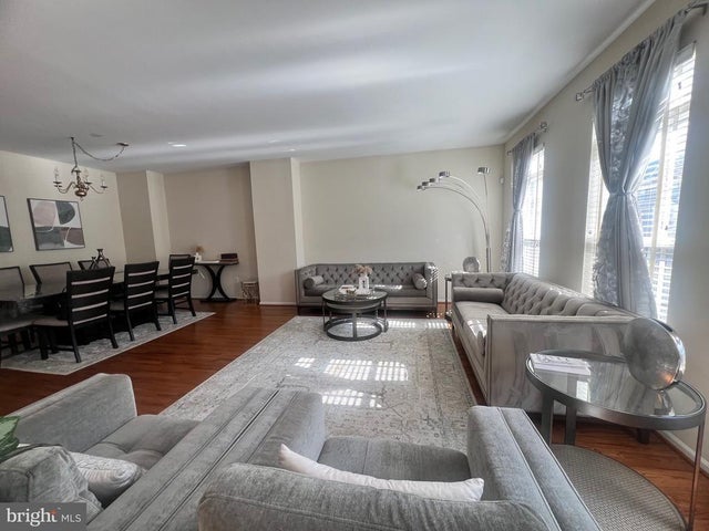 7317 Hampton Manor Pl, Springfield