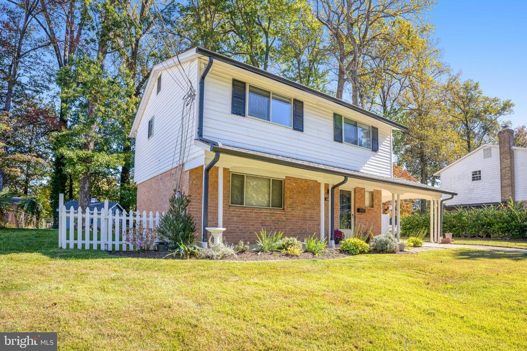 5609 Rolling Rd, SPRINGFIELD