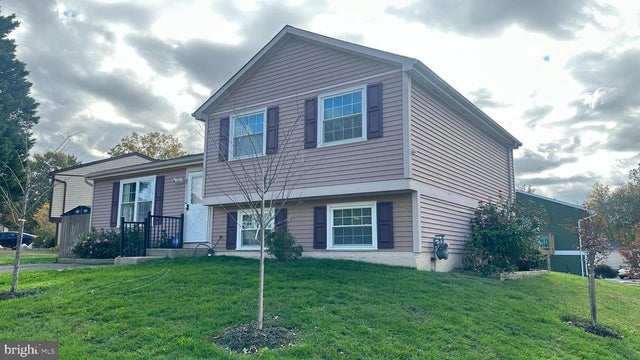 8111 Brown Ct, Alexandria