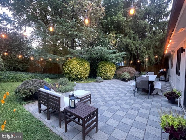 11302 Gatesborough Ln, Reston