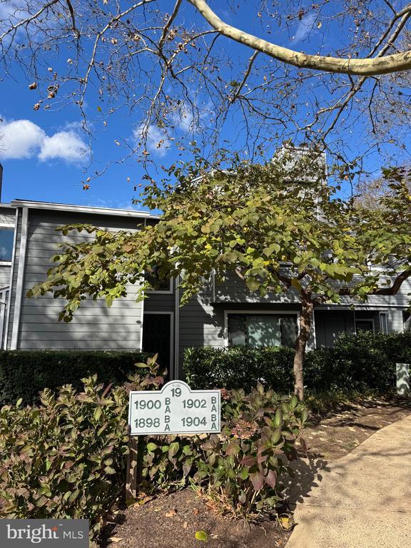 1898-b Villaridge Dr #1898 B, Reston
