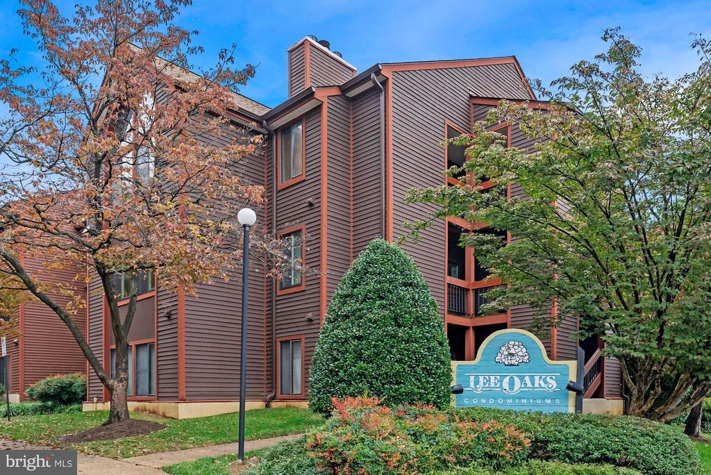 2815 Lee Oaks Ct #302, FALLS CHURCH