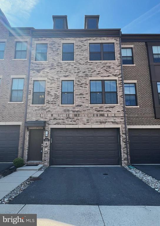 3092 Alan Shepard St, Herndon