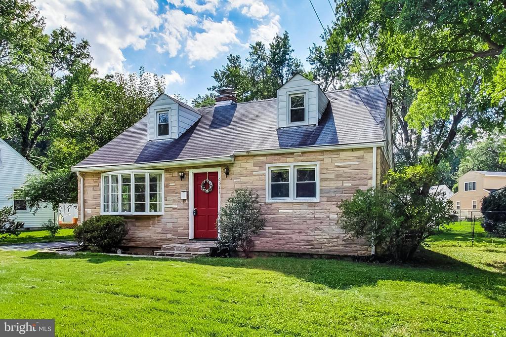 6641 Barrett Rd, FALLS CHURCH