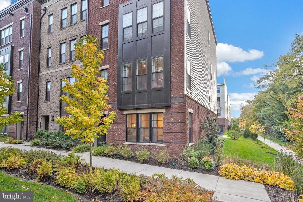 7436 Backett Wood Ter #505, MCLEAN