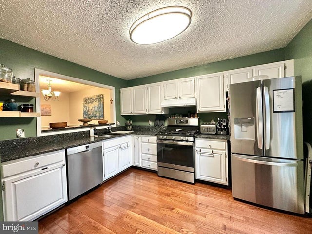 7678 Willow Point Dr #7678, Falls Church