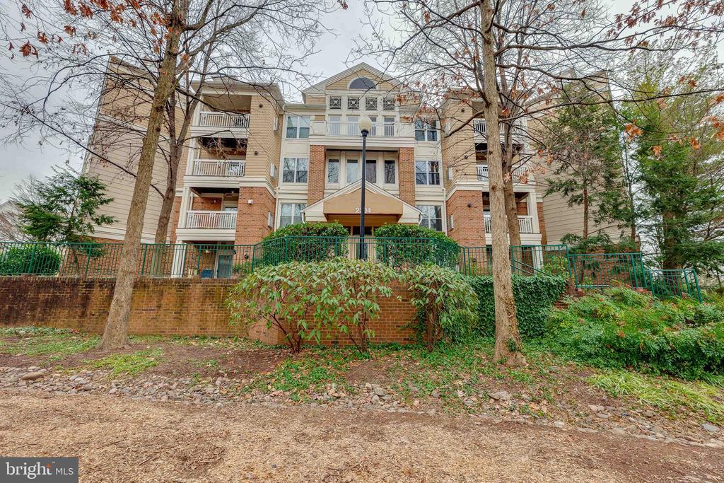 2204 Westcourt Ln #201, HERNDON