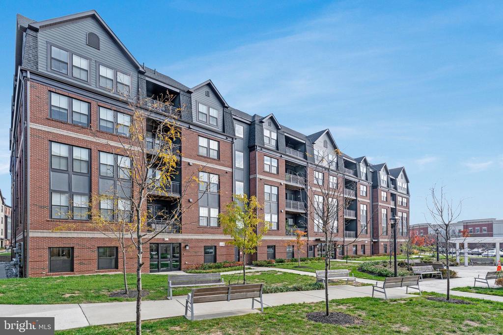 3927 Fair Ridge Dr #206, FAIRFAX