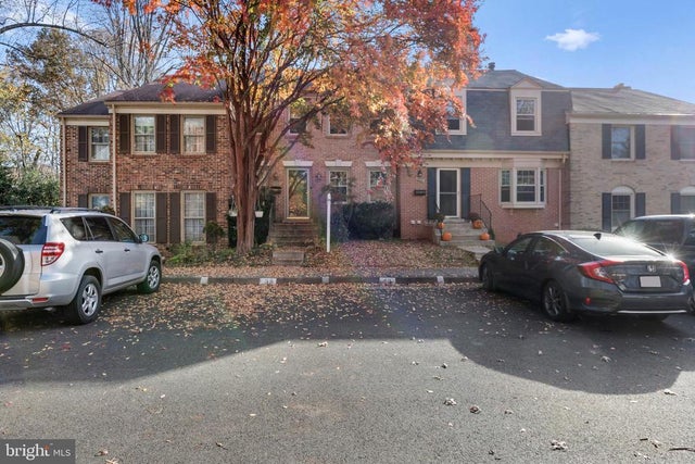 10354 Hampshire Green Ave, Fairfax