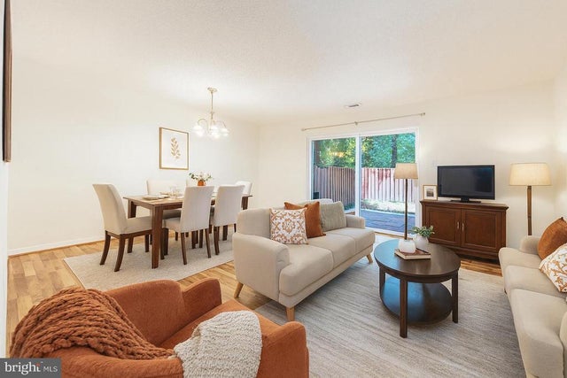 2232 Southgate Sq, Reston