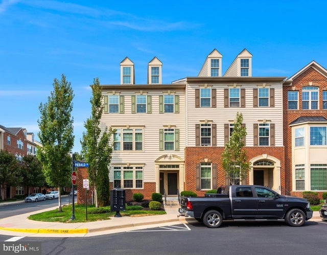 42237 Piebald Sq, Aldie