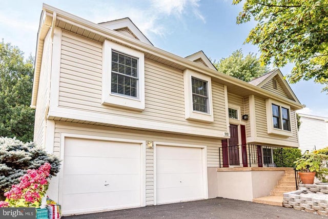 313 Samantha Dr, Sterling