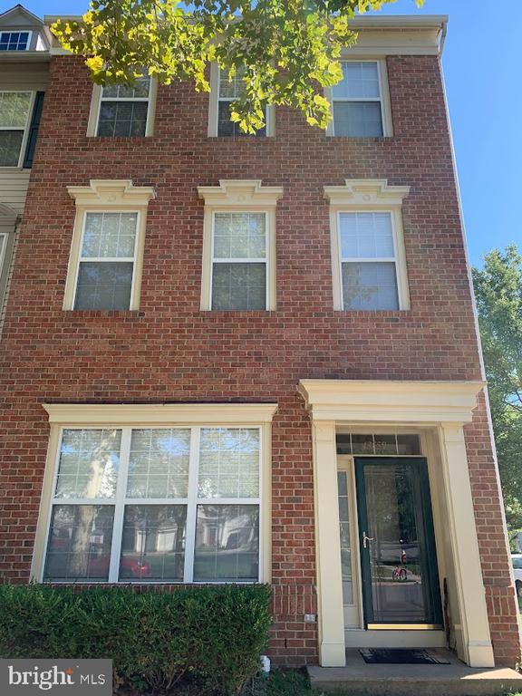 43559 Mink Meadows St, Chantilly