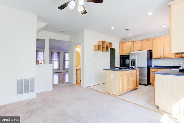 21896 Hawksbury, Broadlands