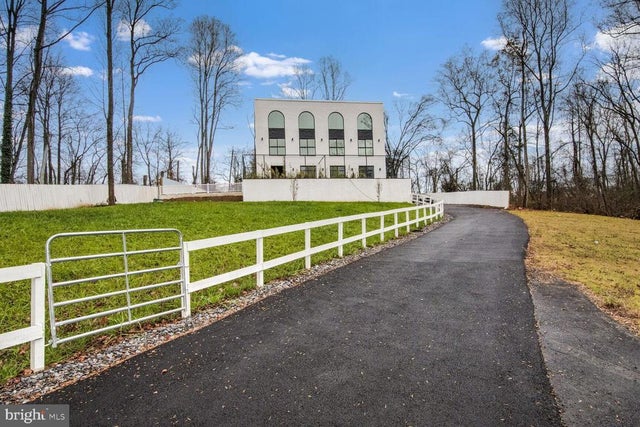 17806 Dry Mill Rd, Leesburg