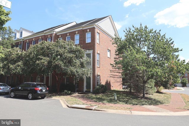 43789 Water Bay Ter, Leesburg