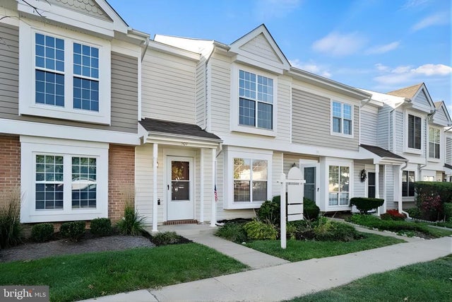 107 Saint Charles Sq, Sterling