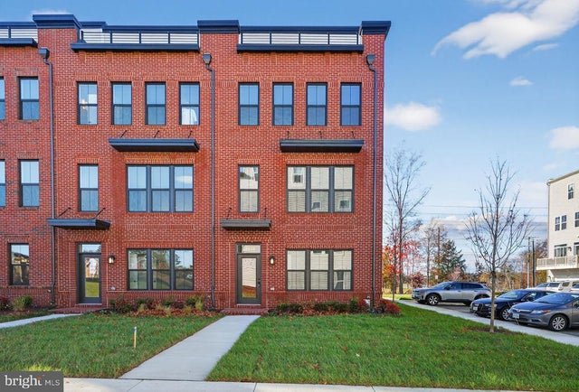 22832 Tawny Pine Square, Brambleton