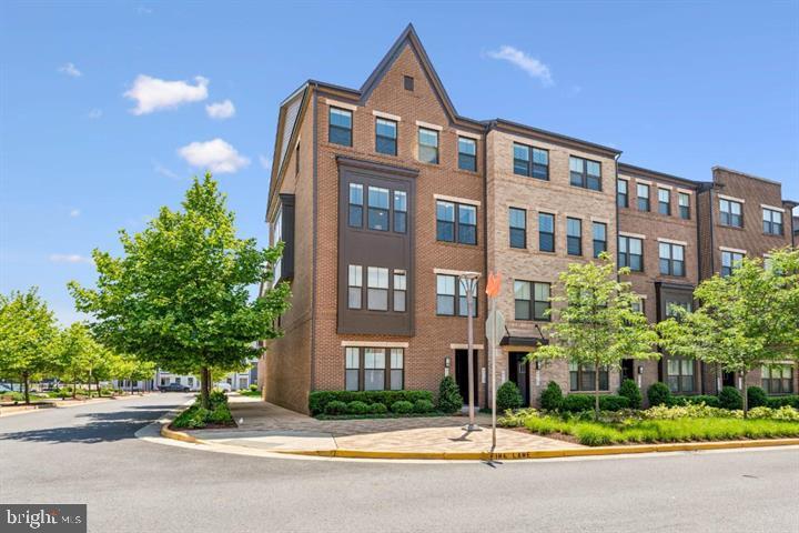 45157 Kincora Dr, STERLING