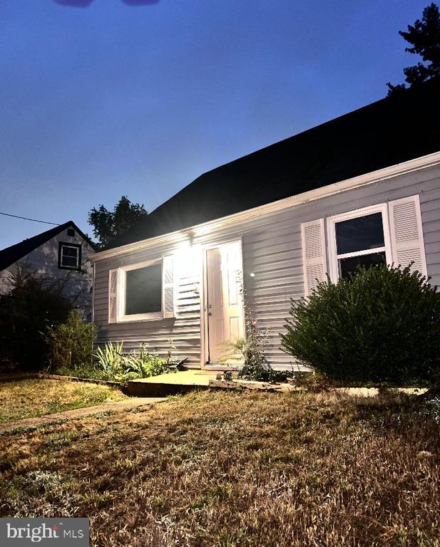229 Manassas Dr, Manassas Park