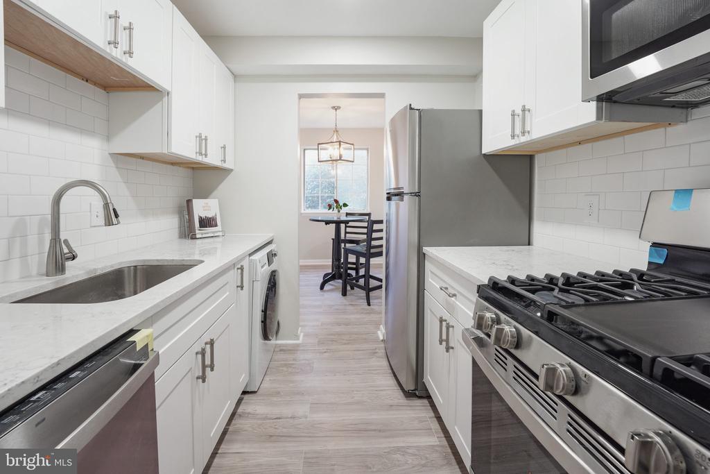 1521 Colonial Dr #104, WOODBRIDGE