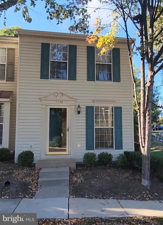 1720 Grover Glen Ct, Woodbridge