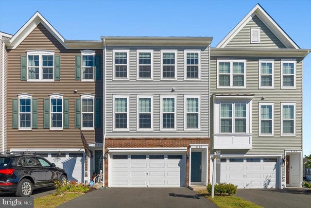 8182 Broad Pl, Manassas