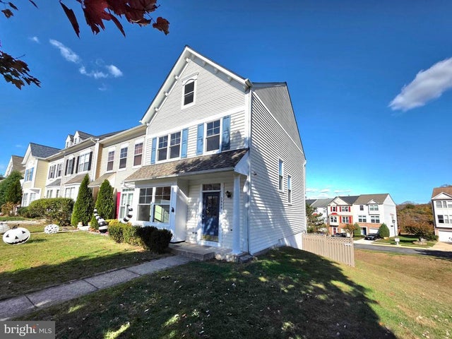 3989 Hartlake St, Woodbridge