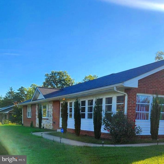 8 Fairfax Cir, Fredericksburg