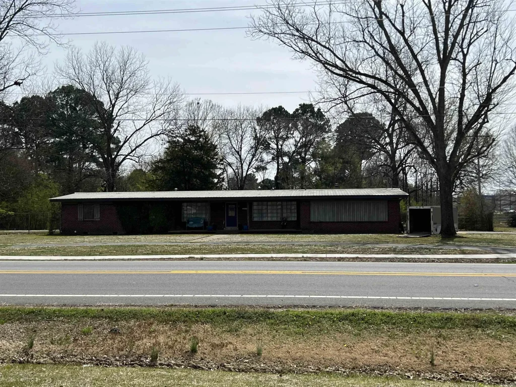 1905 W Center, Beebe