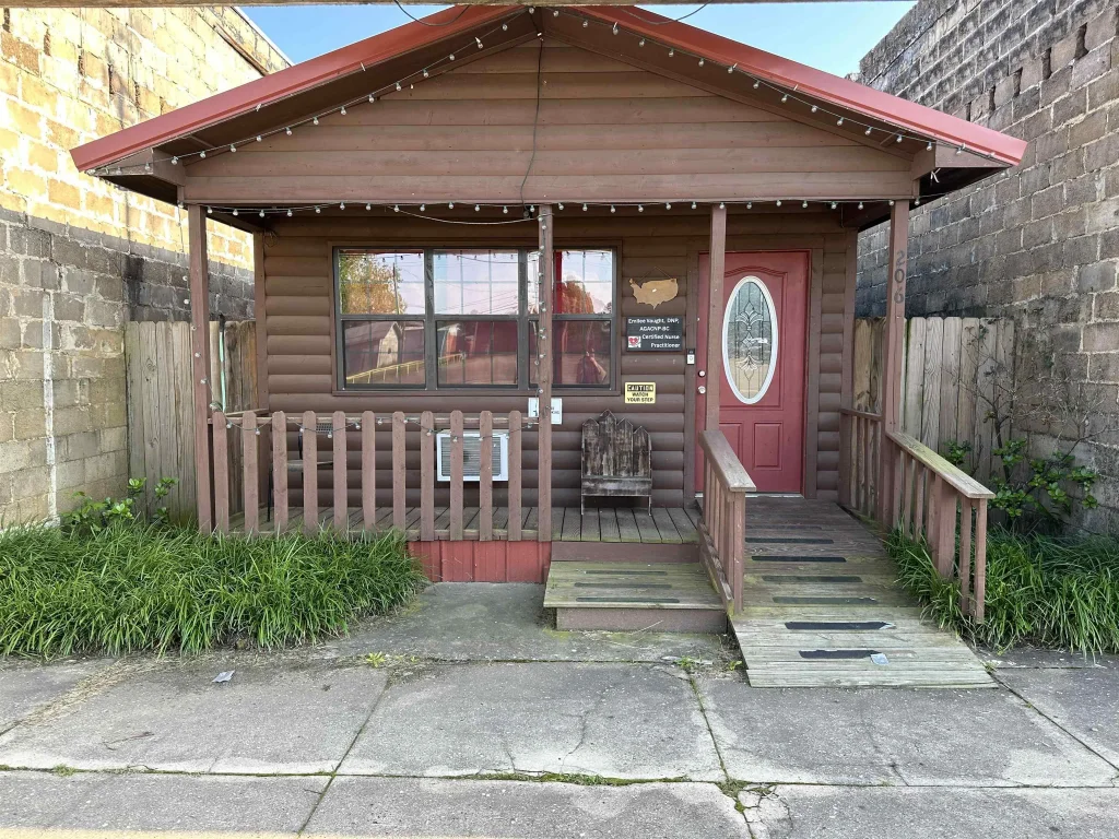 206 Main Street, Horatio