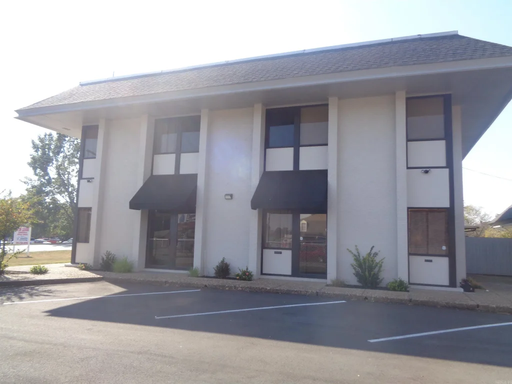 10002 W Markham Street, Little Rock