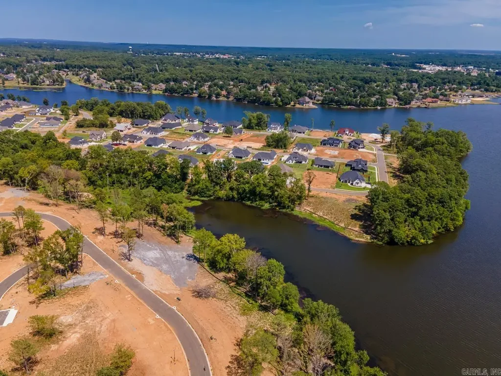 6119 Majestic Waters Dr, Benton