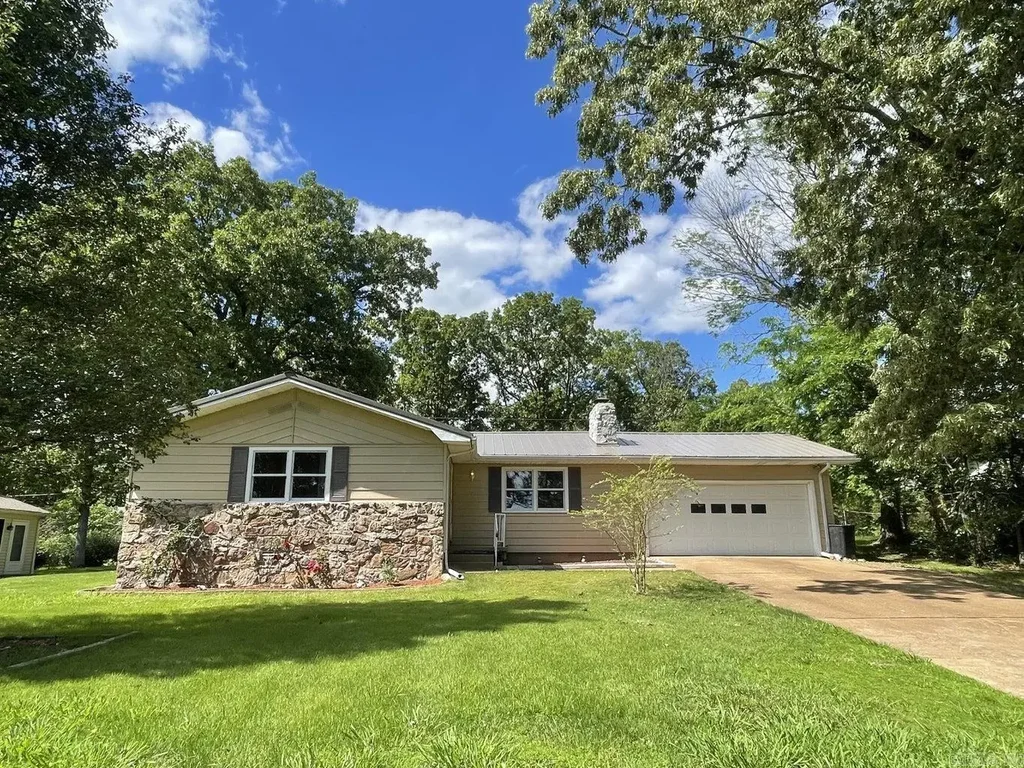 302 E Church Street, Horseshoe Bend