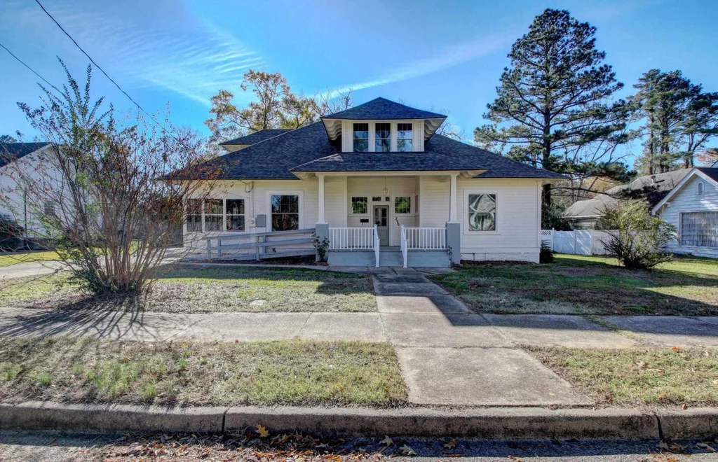 320 E Cedar Street, Warren