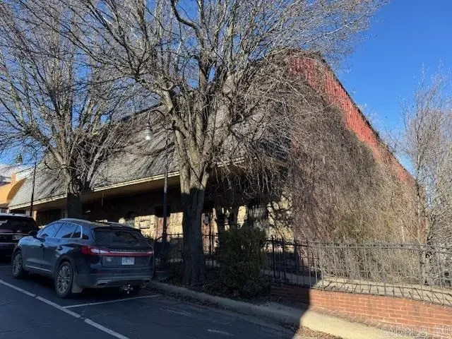 208 & 210 E Everett Street, Pocahontas